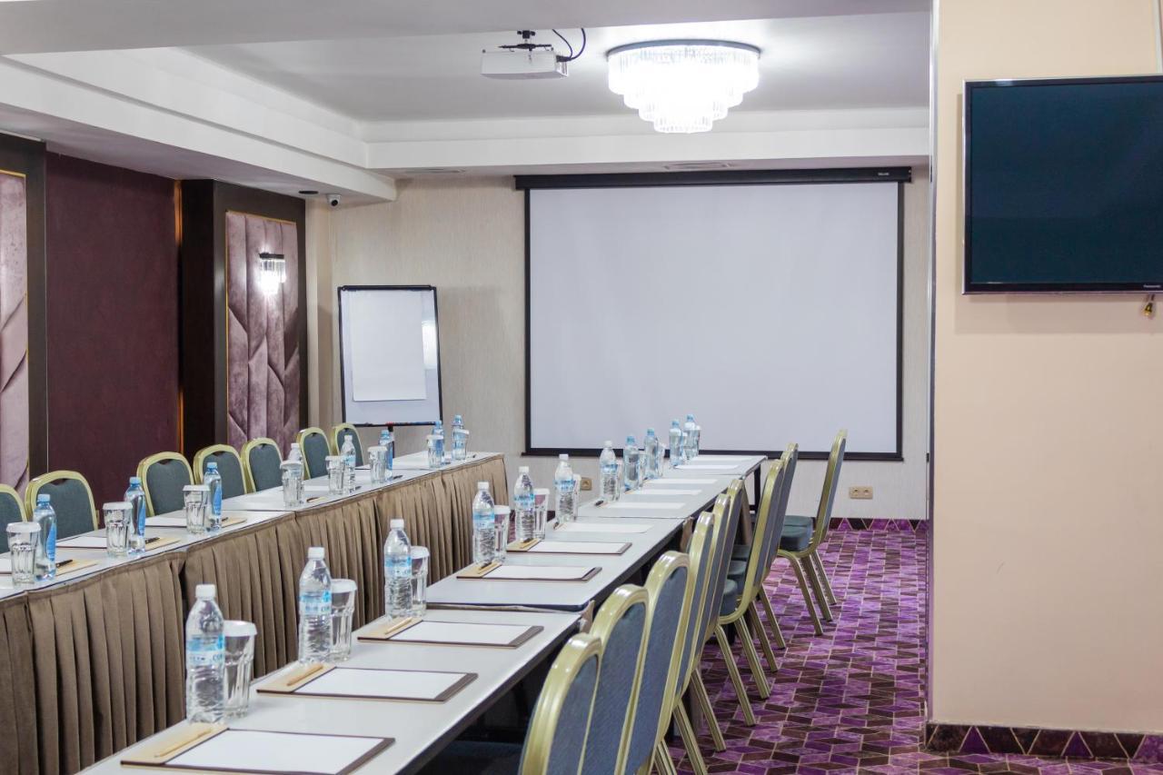 Orient Hotel Bishkek Exteriör bild